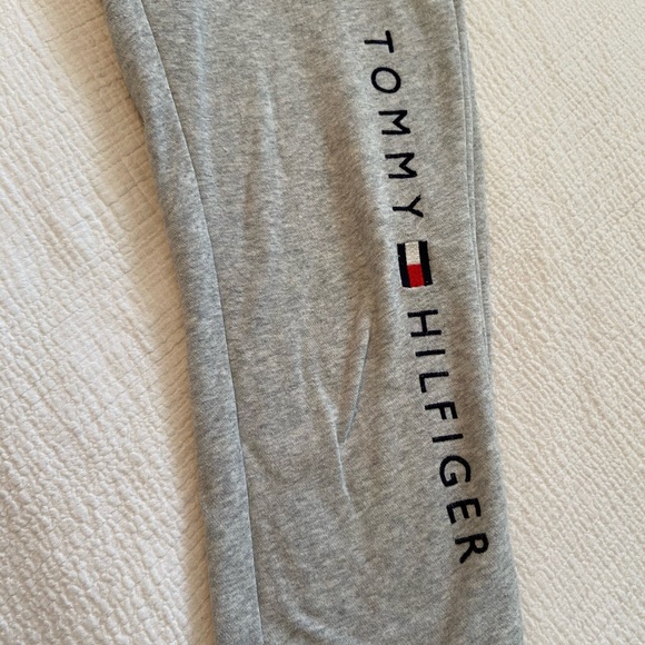 SOLD!!!! TOMMY HILFIGUER - Picture 1 of 4